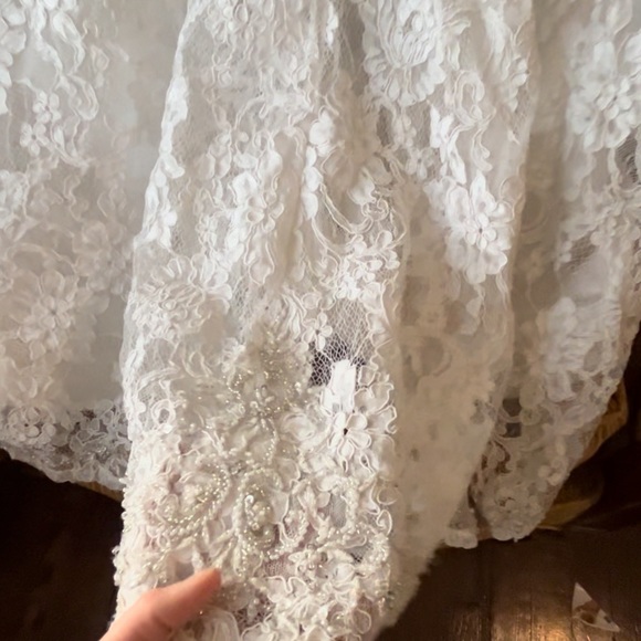 Beaded lace wedding dress - Picture 10 of 10